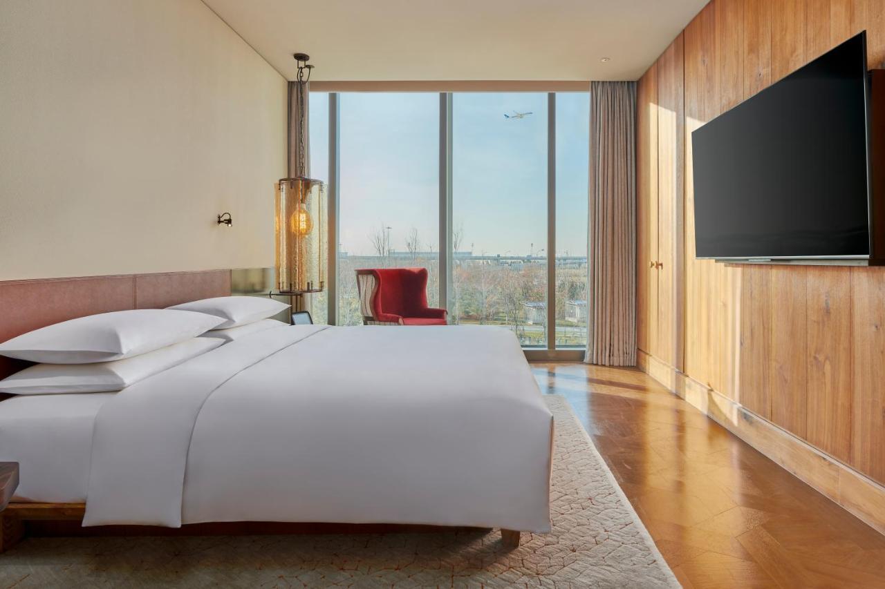 Mumian Beijing Daxing International Airport, Part Of Hyatt Hotel Ngoại thất bức ảnh A guest room at the hotel