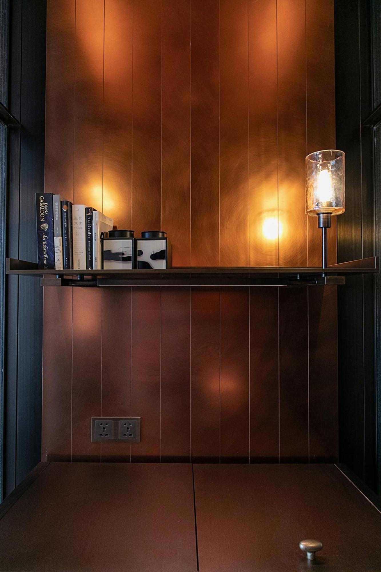 Mumian Beijing Daxing International Airport, Part Of Hyatt Hotel Ngoại thất bức ảnh A shelf with a lamp