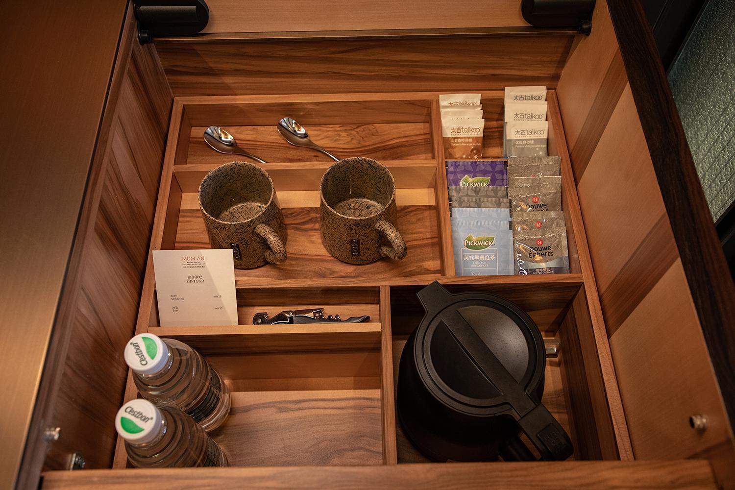 Mumian Beijing Daxing International Airport, Part Of Hyatt Hotel Ngoại thất bức ảnh A tea and coffee making facility in a hotel room